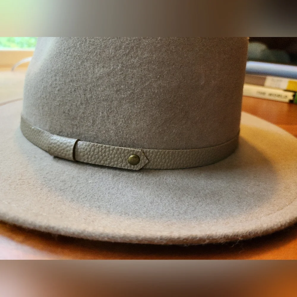 Felt Hat. L/XL, Faux Snakeskin Band. - Picture 2 of 3